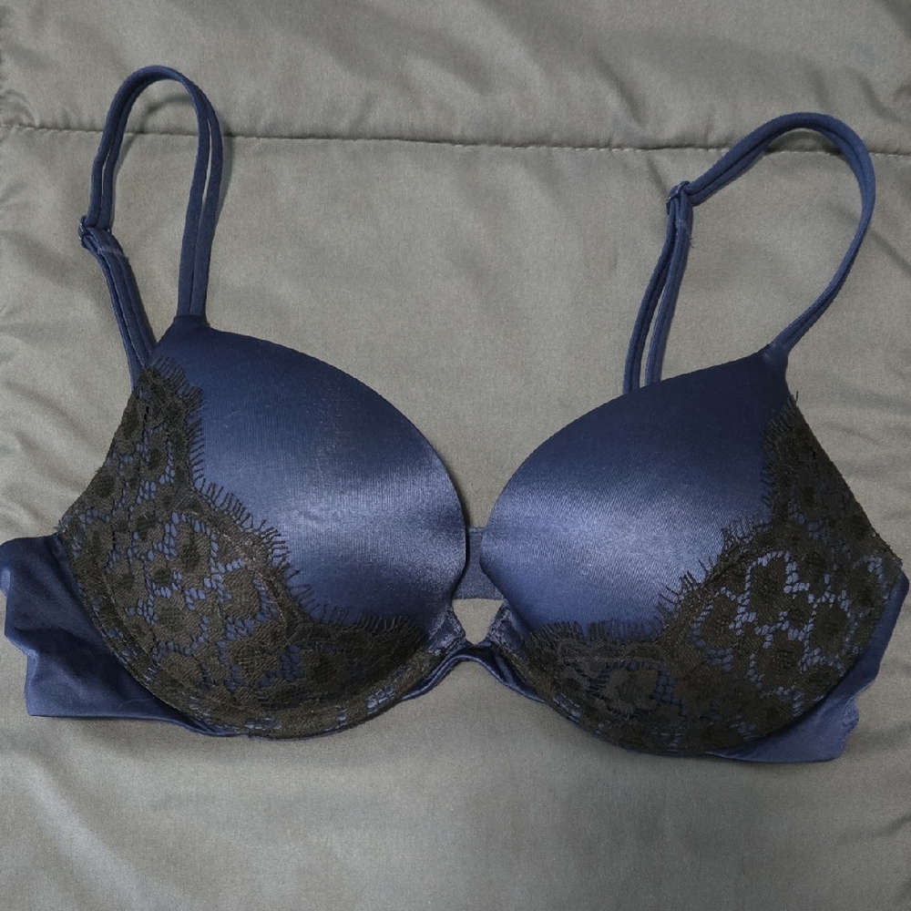 Victoria's Secret Very Sexy Pushu Blue and Black Lace Bra with Underwire Support